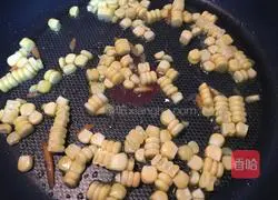 Illustration of how to make three-color baked egg pie 3