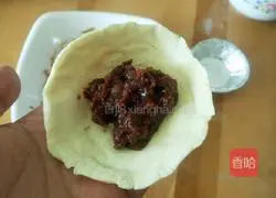 Illustration of how to make mini red bean pie 5