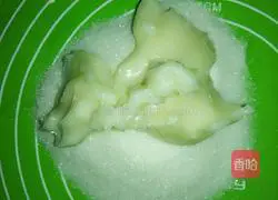 Illustration of how to make peanut walnut cake 4