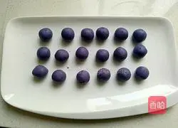 Illustration of how to make purple sweet potato balls 18
