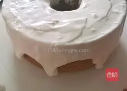 Illustration of how to make hollow chiffon cake with glazed coffee 16