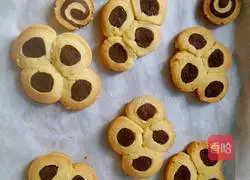 Illustration of how to make paw print cookies 8