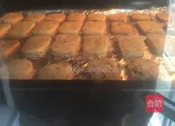 Illustration of making butter biscuits 15