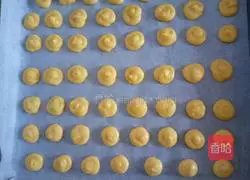Illustration of how to make egg yolk cookies 13
