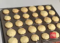 Illustration of how to make crispy egg biscuits 10