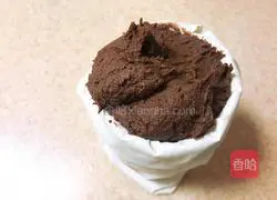 Illustration of how to make New Year’s desserts: Cream Chocolate Cookies 17