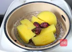 Pumpkin Banana Cheese Ball Recipe Illustration 4