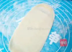 Illustration of how to make banana pie with dumpling skin 3