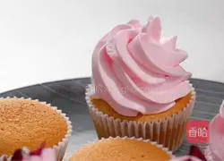 Illustrations of how to make girly cup cakes 10