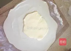 Illustration of how to make homemade egg tart crust 6
