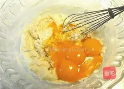 Illustration of how to make chiffon cake 8