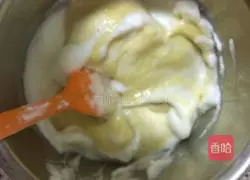 Illustration of how to make a small 6-inch lemon cake base 12