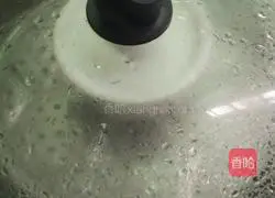 Illustration of how to stir-fry eggs with ginger juice and walnuts 10