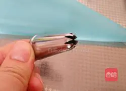 Illustration of how to make coconut cookies 11