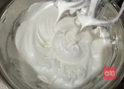 Illustration of how to make six-inch chiffon cake 9