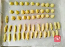Illustration of how to make mushroom biscuits 10