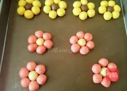 Illustration of how to make flower cookies 20