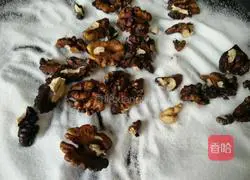 Illustration of salt-baked walnuts 3