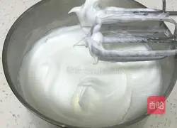 Illustration of how to make lychee chiffon cake 4