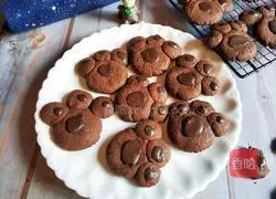 Illustration of how to make bear paw biscuits 16