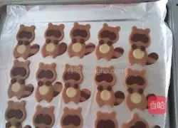 Illustration of how to make raccoon cookies 6
