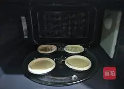 Illustration of how to make microwave egg tarts in just one minute 5