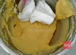 Illustration of how to make chiffon cake 17