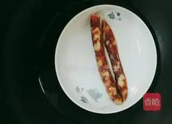 Illustration of how to make Hong Kong-style sausage and stir-fried Chinese cabbage 1