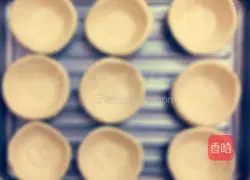 Illustration of how to make cream-free egg tarts 7