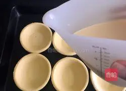 Illustration of how to make delicious whole egg tarts 7