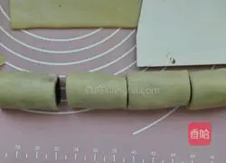 Illustration of making bean paste rolls 11