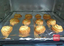 Illustration of how to make classic whirlwind butter cookies 2