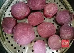 Illustration of how to make purple potato cake 3