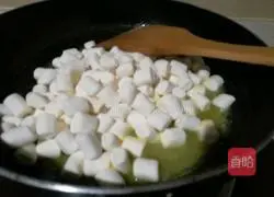 Illustration of how to make matcha honey bean biscuits 3