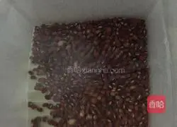 Illustration of making homemade bean paste filling 2