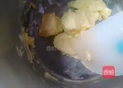 Illustration of how to make heart-shaped cookies 1