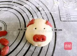 Illustration of how to make piggy bean paste buns 12