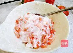 Illustration of how to make strawberry cheese pie 6