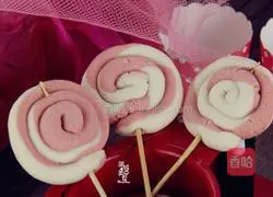  MerryChristmas teaches you how to make simple and quick Christmas canes and lollipop cookies 2