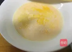 Illustration of how to make raisin egg tart 4