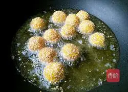 Illustration of how to make fried pumpkin balls 14