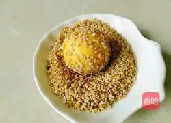 Illustration of how to make fried pumpkin balls 11