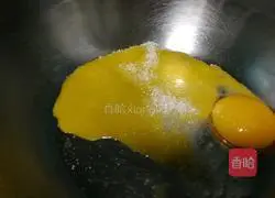 Illustration of how to make finger biscuits (a must for tiramisu) 4