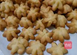 Illustration of how to make cherry blossom cookies 7