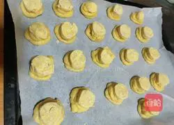 Strawberry flavored creamy crispy crust Illustration of how to make puffs 13