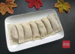 Illustration of how to make wonton peel banana pie 6