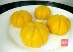 Illustration of how to make small pumpkin snacks 16