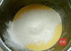 Illustration of how to make cheese and dried fruit cup cake 6