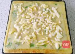 Illustration of how to make scallion cheese pie 8
