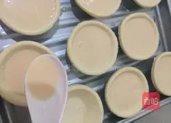 Illustration of how to make original whole egg tart 7